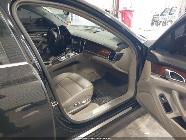 صورة 5 لـ 2011 Porsche PANAMERA TURBO
