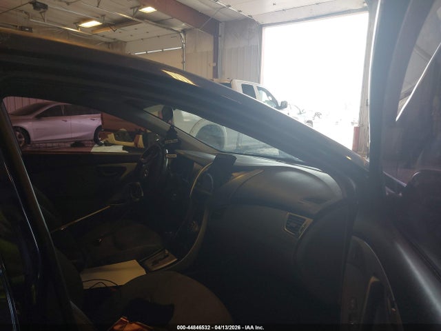 HYUNDAI ELANTRA GLS - 5