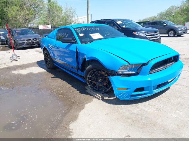 FORD MUSTANG V6 - 1