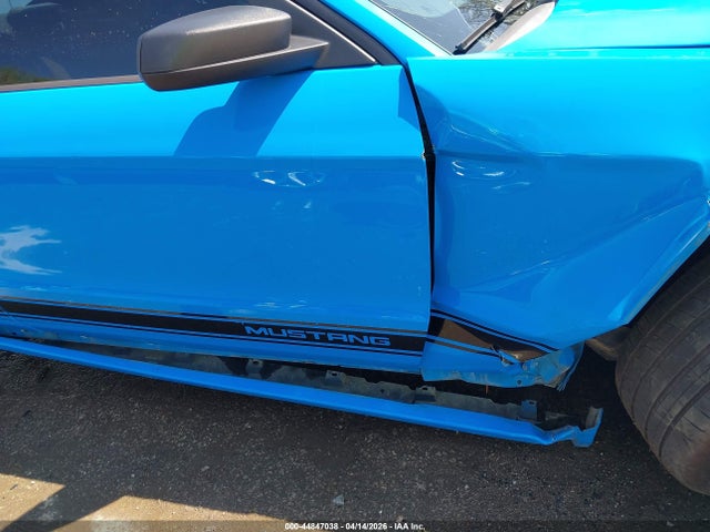 FORD MUSTANG V6 - 6