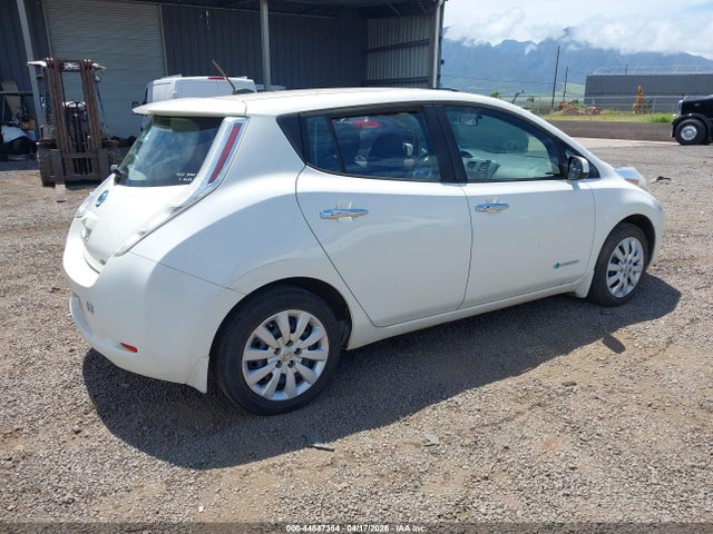 2016 Nissan LEAF S — фото 4