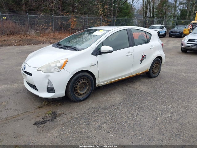 TOYOTA PRIUS C - 2