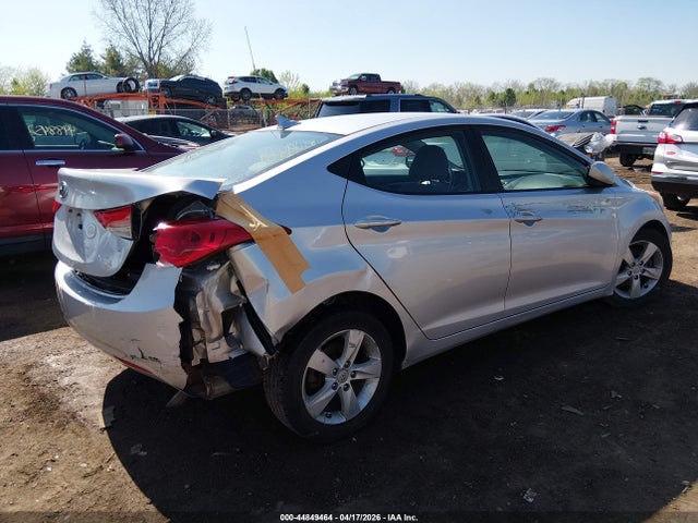 HYUNDAI ELANTRA GLS - 4