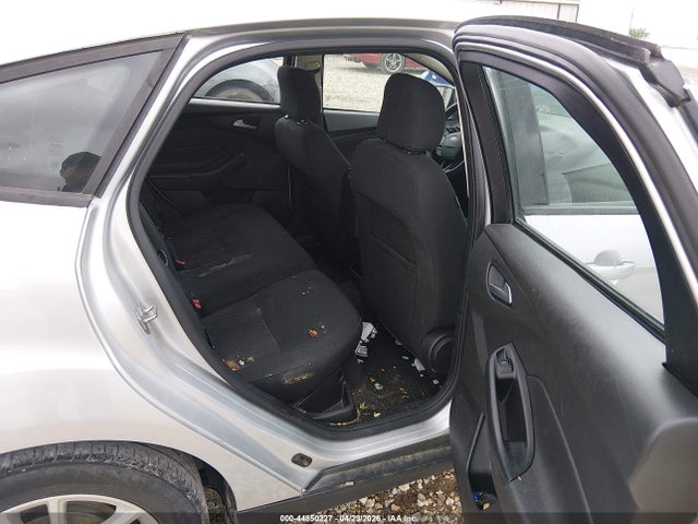 FORD FOCUS SE - 8
