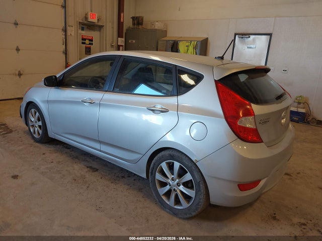 HYUNDAI ACCENT SE - 3
