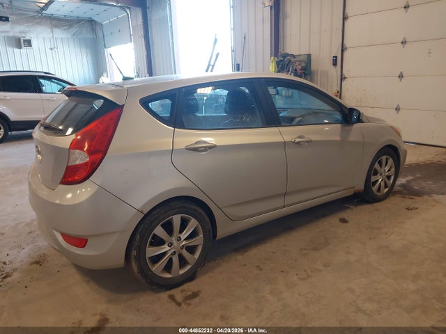 HYUNDAI ACCENT SE - 4