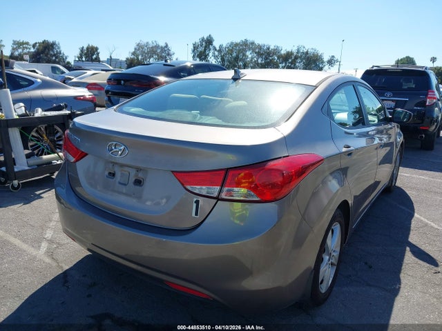 HYUNDAI ELANTRA GLS - 4