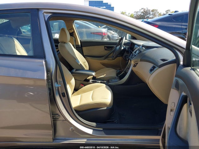 HYUNDAI ELANTRA GLS - 5