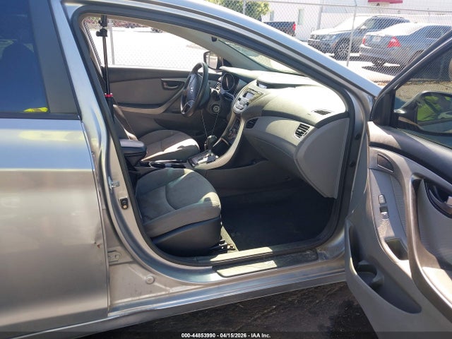 HYUNDAI ELANTRA GLS - 5