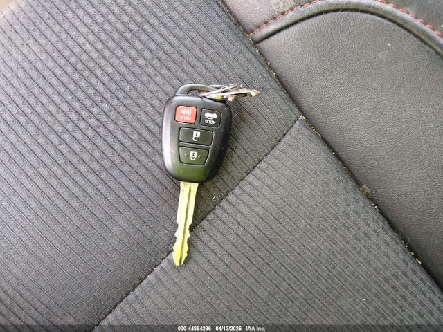 2017 TOYOTA CAMRY SE 11