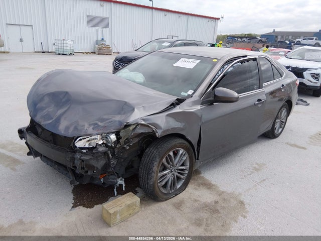 2017 TOYOTA CAMRY SE 2