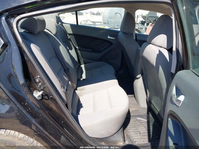 صورة 8 لـ 2017 KIA FORTE LX