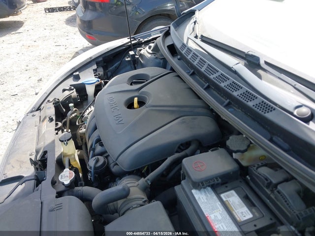 HYUNDAI ELANTRA - 10