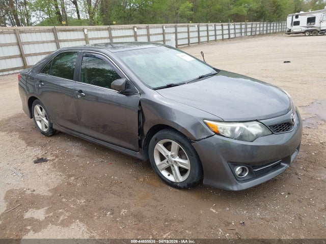 2014 TOYOTA CAMRY SE