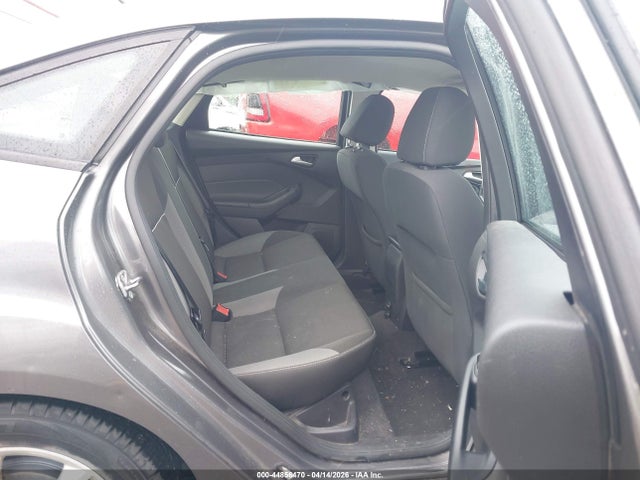 FORD FOCUS SE - 8