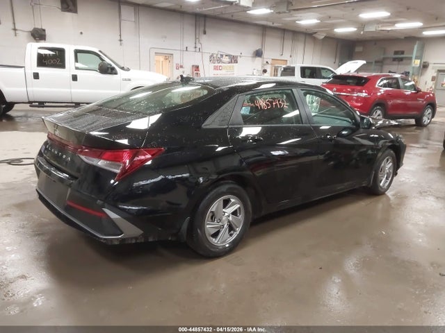 صورة 4 لـ 2025 Hyundai ELANTRA SE