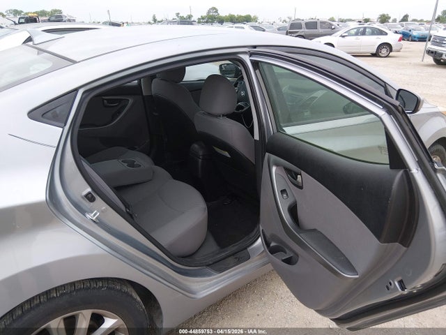 HYUNDAI ELANTRA SE - 8