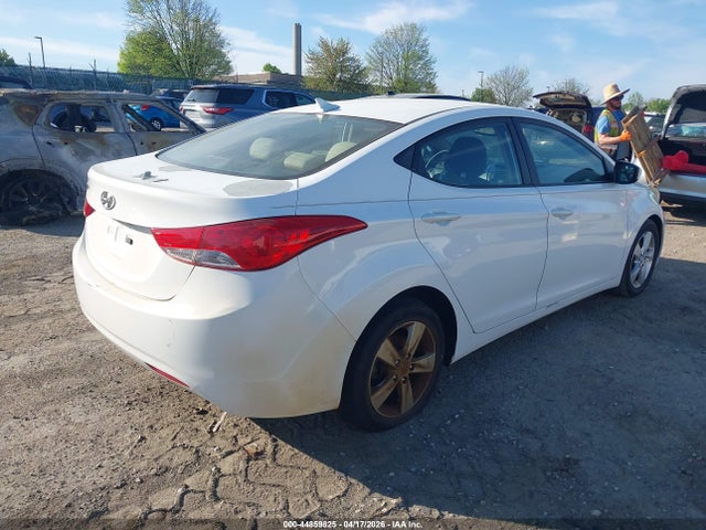 HYUNDAI ELANTRA GLS - 4