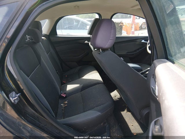 FORD FOCUS SE - 8