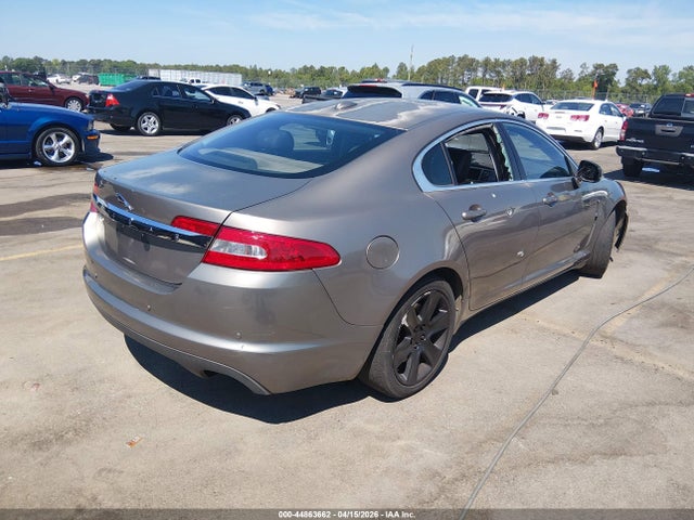 2010 Jaguar XF — фото 4
