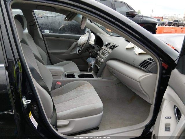 صورة 5 لـ 2011 Toyota CAMRY LE