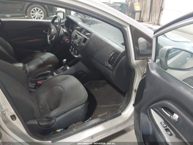 KIA RIO EX - 5