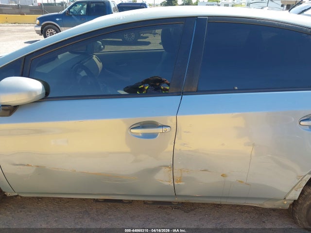 صورة مصغرة 15 لـ 2013 Toyota PRIUS THREE