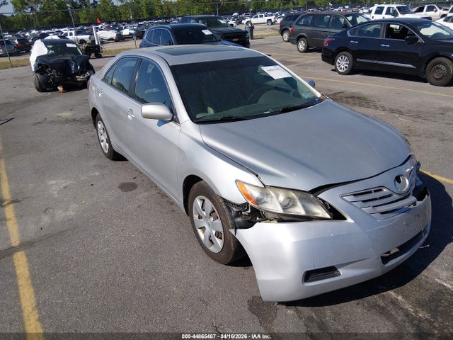 TOYOTA CAMRY - 1