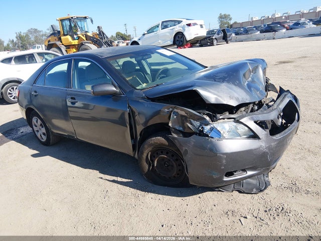 2007 Toyota CAMRY LE photo 1