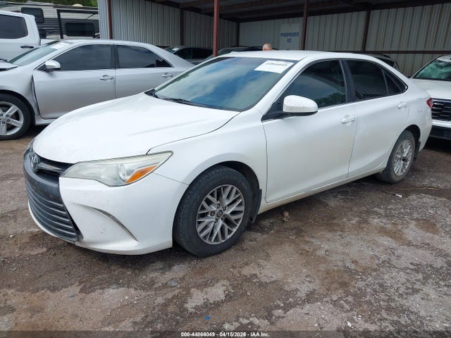 2016 Toyota CAMRY LE — фото 2
