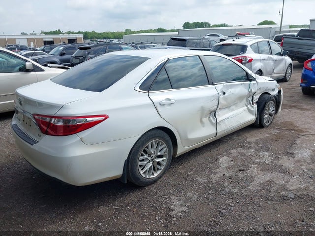 2016 Toyota CAMRY LE — фото 4
