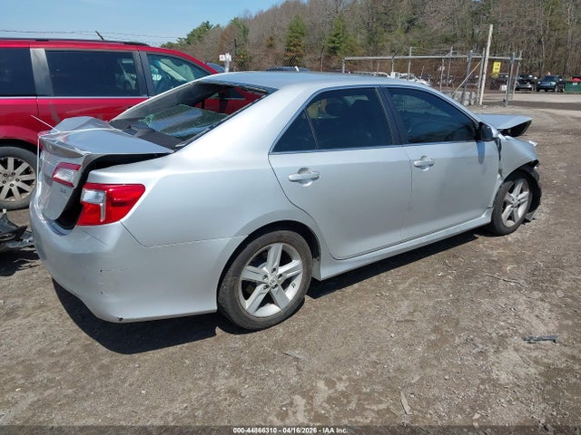 TOYOTA CAMRY - 4
