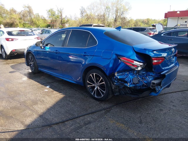 2019 Toyota CAMRY SE photo 3