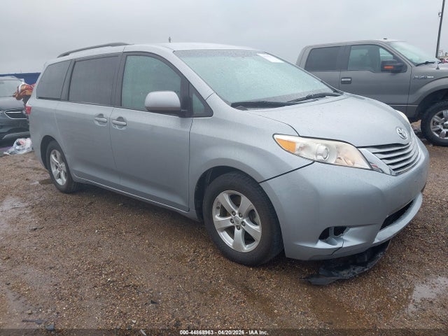 2015 TOYOTA SIENNA LE 8 PASSENGER