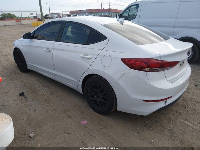 HYUNDAI ELANTRA SE - 3