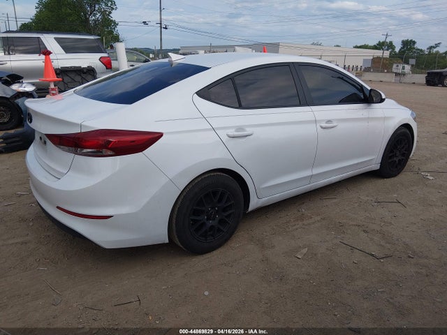 HYUNDAI ELANTRA SE - 4