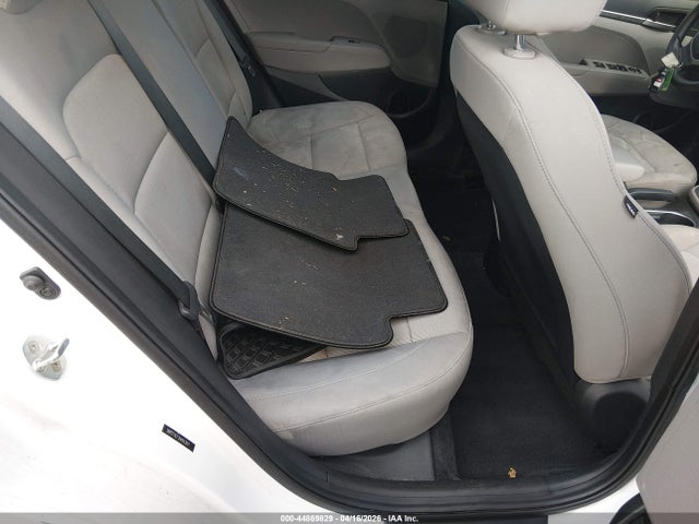 HYUNDAI ELANTRA SE - 8