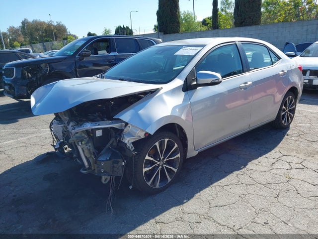 2018 Toyota COROLLA SE photo 2