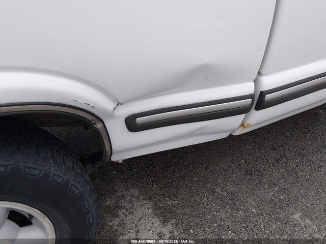 CHEVROLET S-10 LS - 6