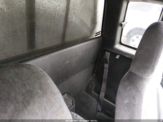 CHEVROLET S-10 LS - 8