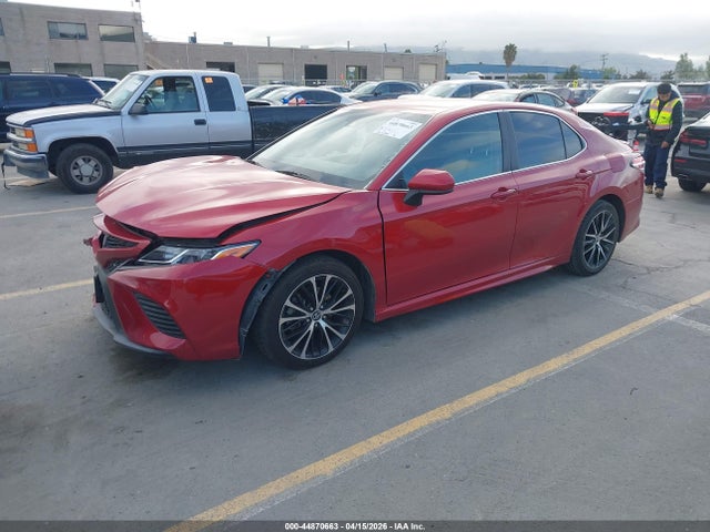 2020 Toyota CAMRY SE — фото 2