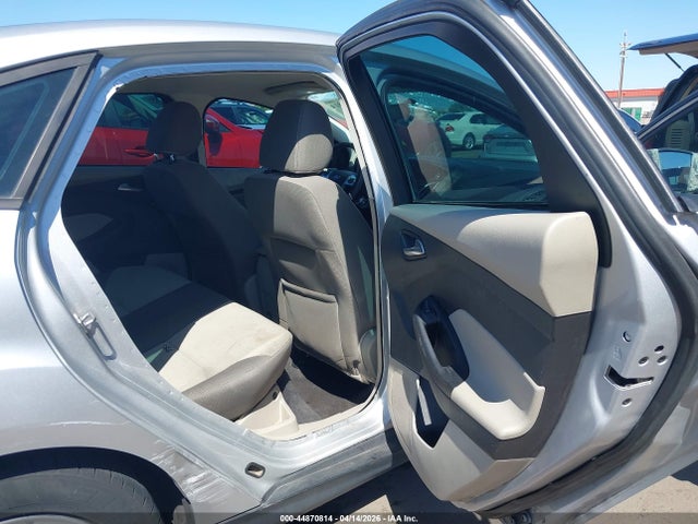 FORD FOCUS SE - 8