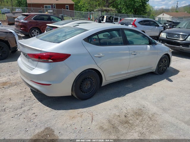 HYUNDAI ELANTRA SE - 4