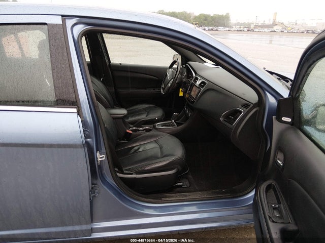 صورة 5 لـ 2011 Chrysler 200 LIMITED