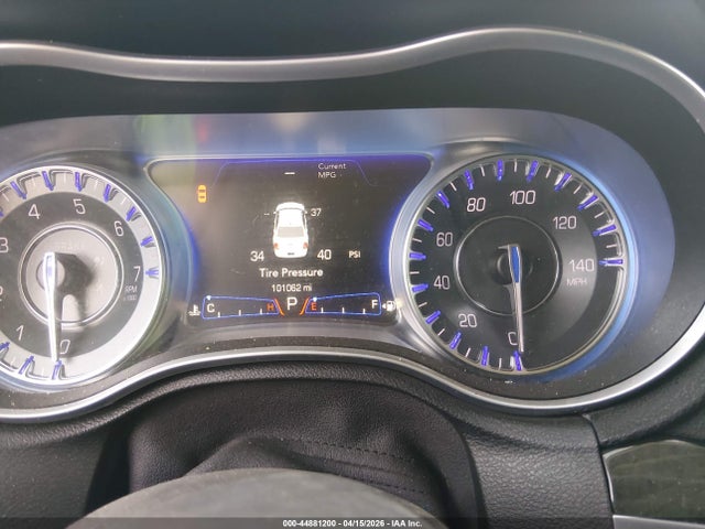 2016 Chrysler 300C — фото 7