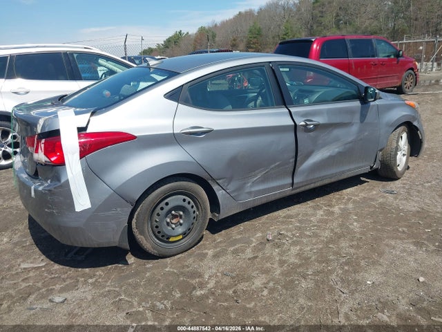 HYUNDAI ELANTRA GLS - 4