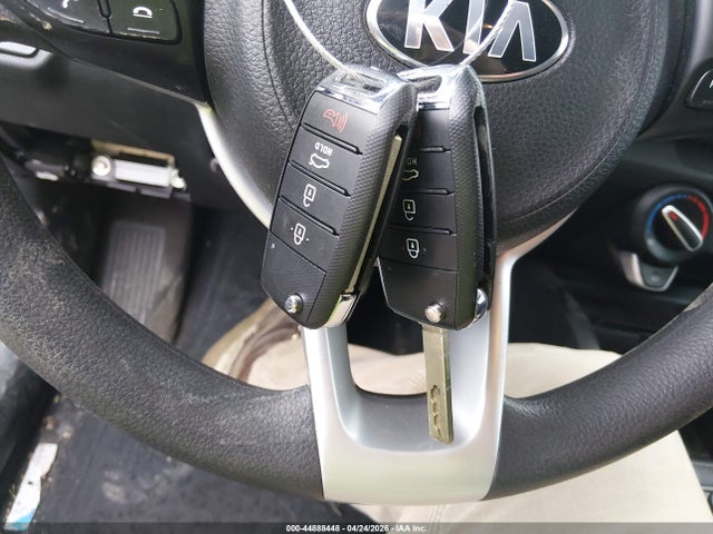 2020 KIA RIO S — миниатюра 11