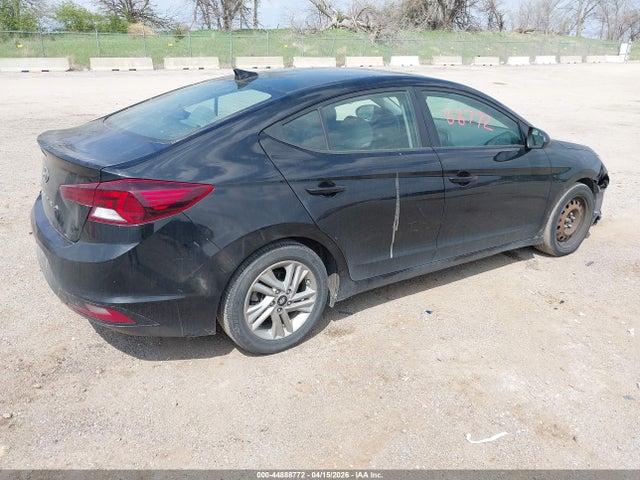 HYUNDAI ELANTRA - 4