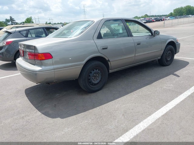 TOYOTA CAMRY - 4