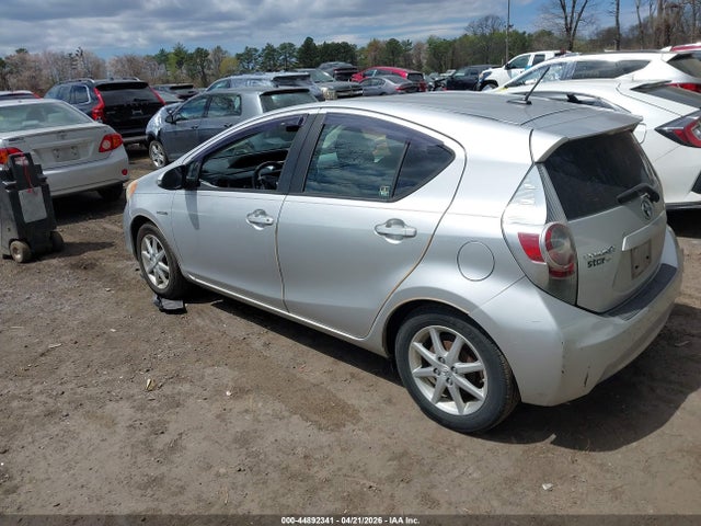 TOYOTA PRIUS C - 3